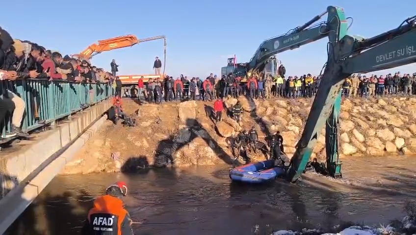 Kanala düşen otomobilin sürücüsü aranıyor