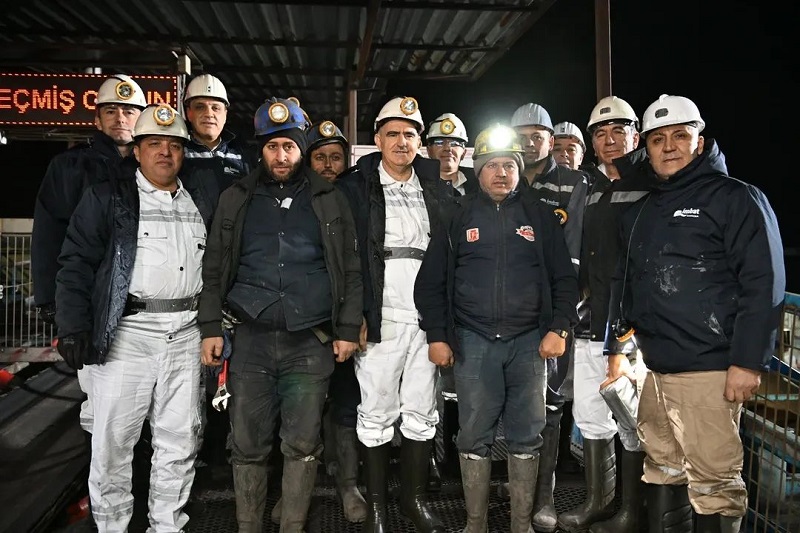 Manisa Valisi madencilerle yeni yıla girdi