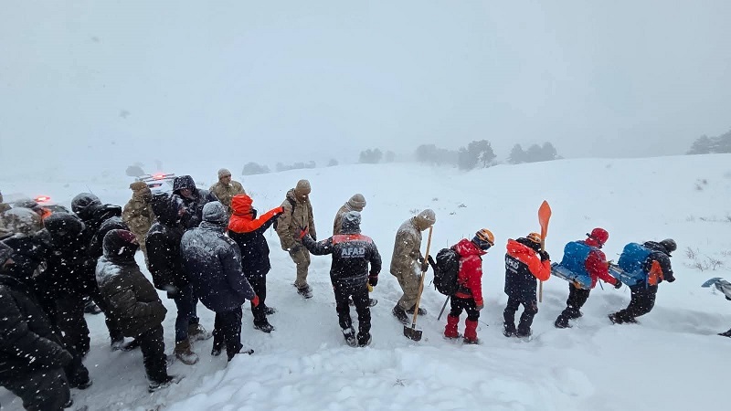 Kar altında kalan 2 çoban aranıyor