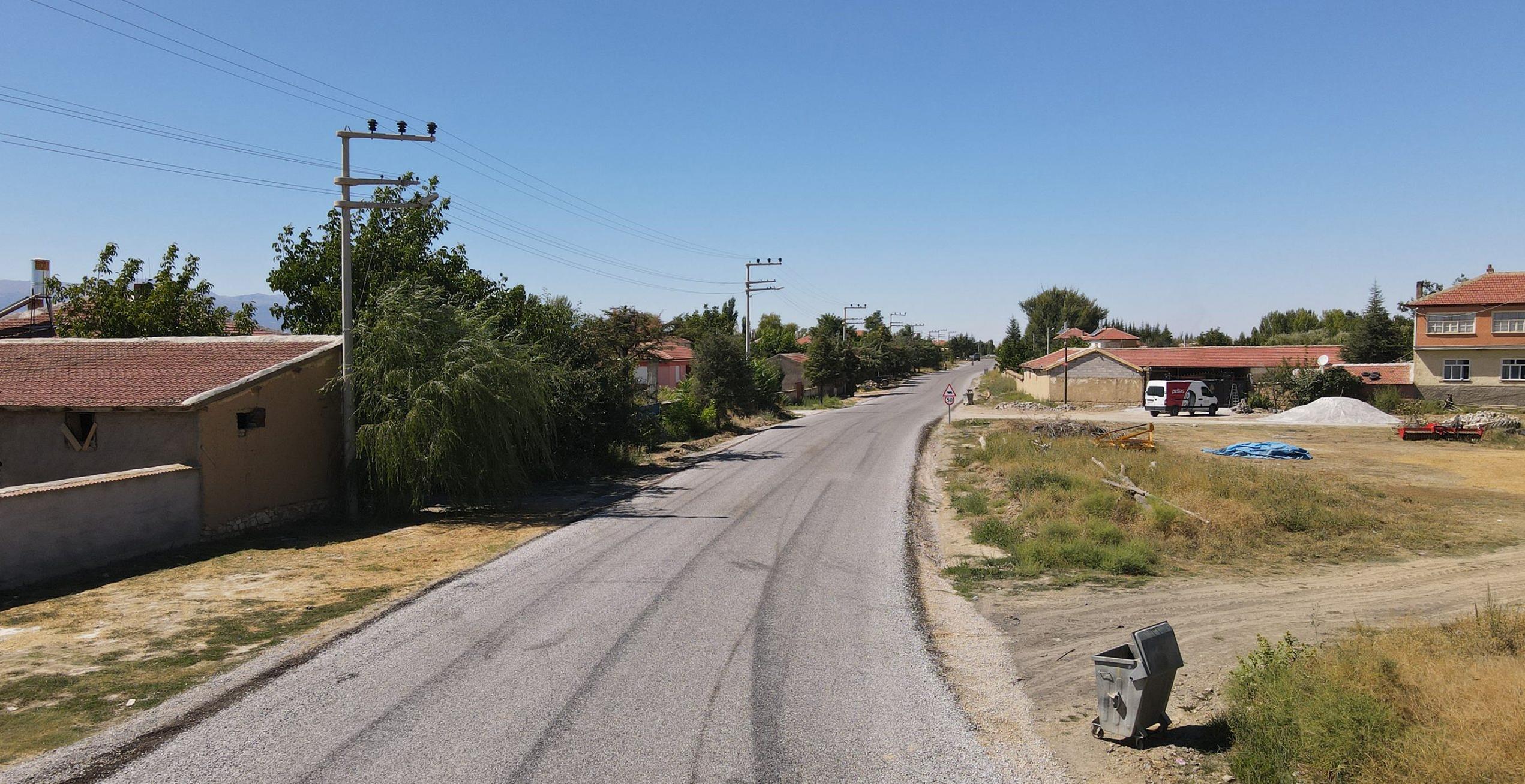 Konya Büyükşehir’den Akşehir mahalle yollarına yatırım