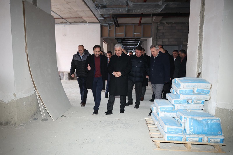 Vali Akın okul inşaatını inceledi