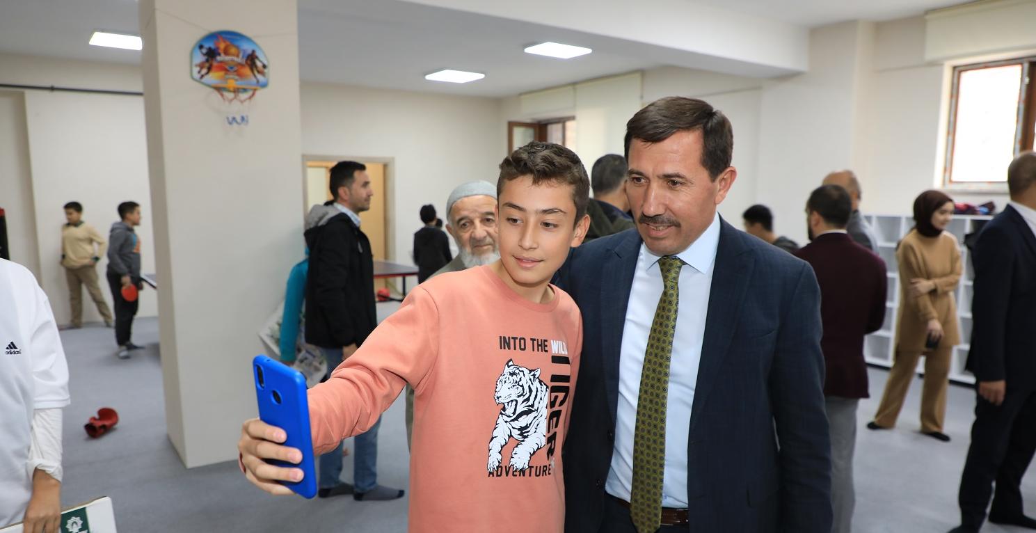 "Geleceğimizi emanet edeceğimiz çocuklarımız için çalışıyoruz"