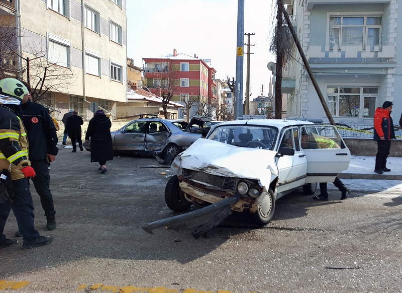 Kazada yaralanan kadın hayatını kaybetti