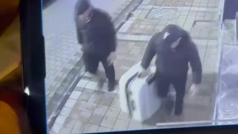 Valizin içinde sokak sokak dolaştırmışlar!