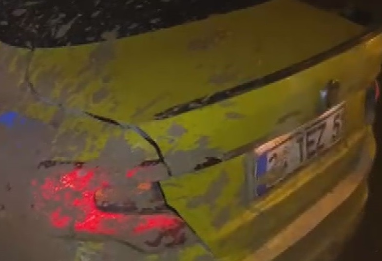 Taksiye binen yolcular şoförü darbedip kaçtı