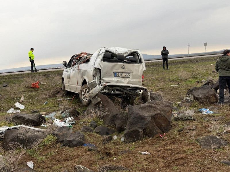 Şırnak'ta minibüs takla attı: 2 ölü, 6 yaralı