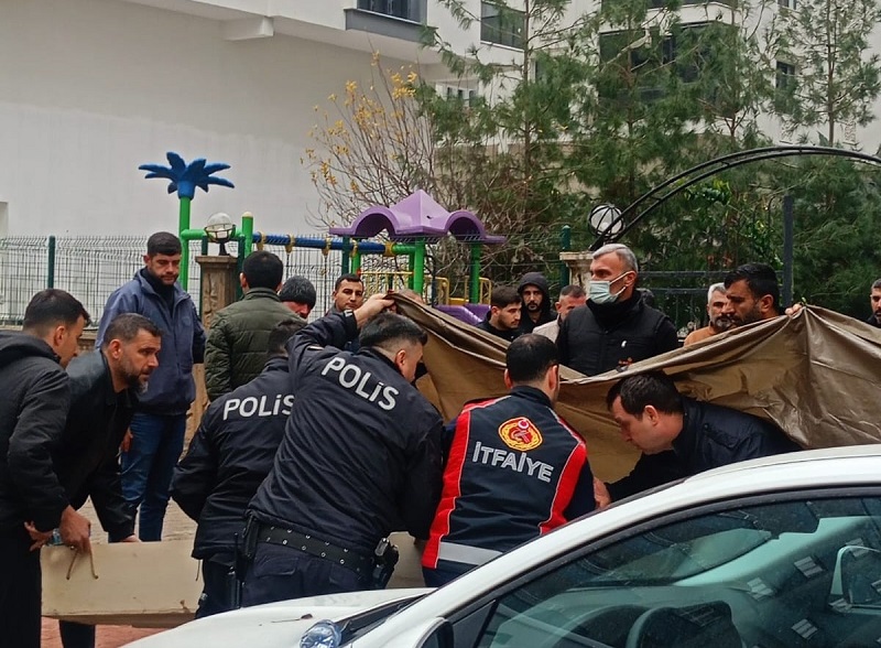 7’nci kattaki dairenin balkonundan düşen kadın öldü