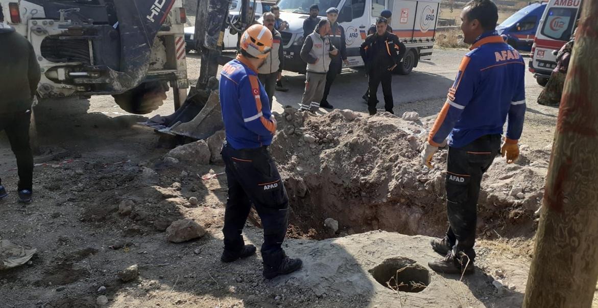 Elektrik direği için açılan çukura düştü