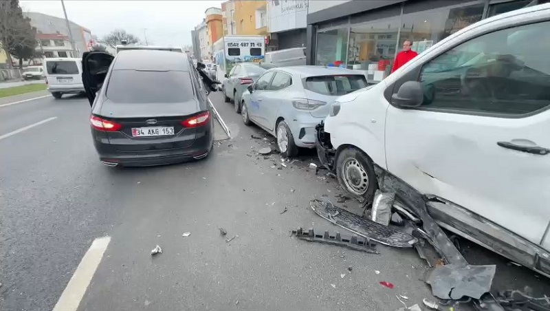 Alkollü sürücü 4 araca çarptı