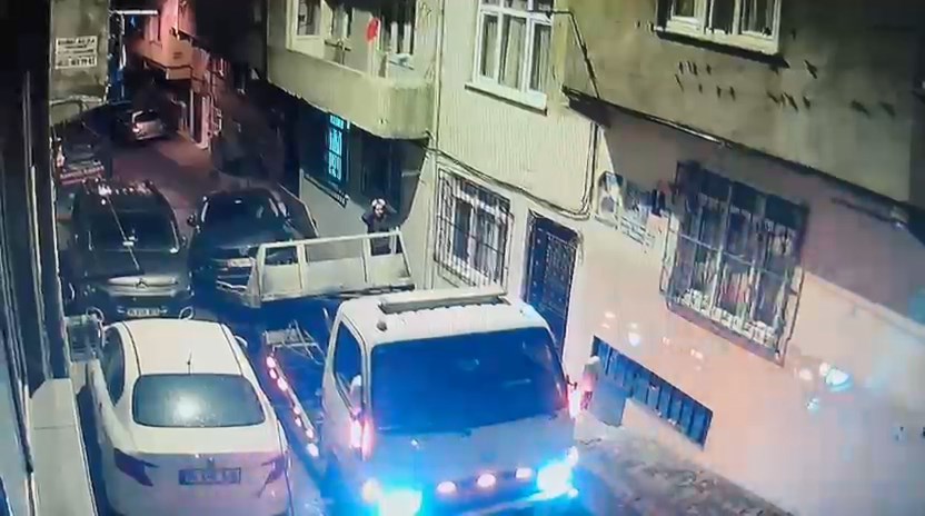 Çekici yokuştan kayıp 13 araca çarptı
