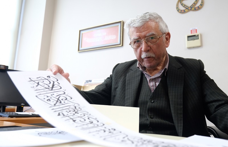 ‘Hüsn-i hat’ sanatını nesillere öğretiyor