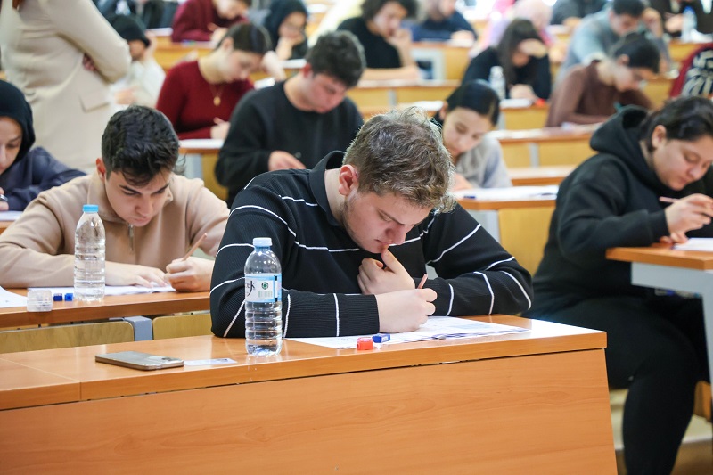 Üniversite adayları için TYT provası