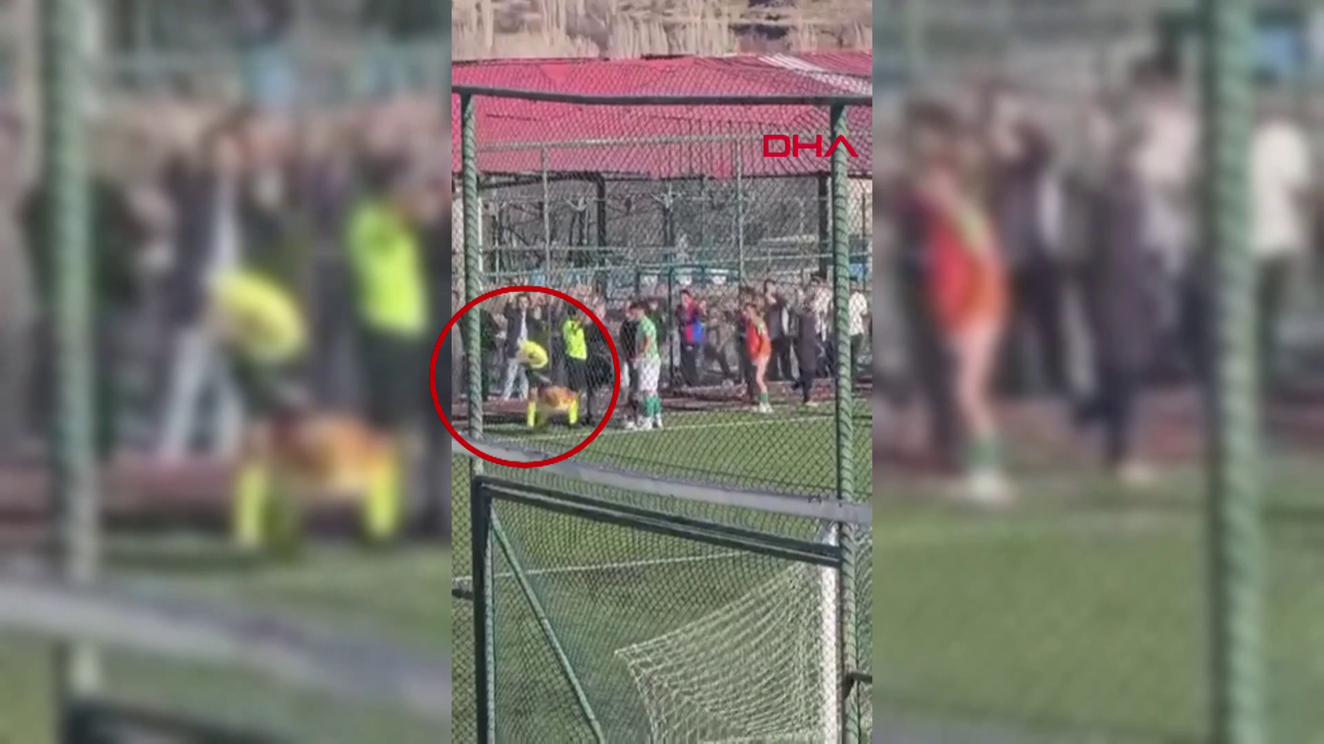 Tribünden hakeme skuter attı