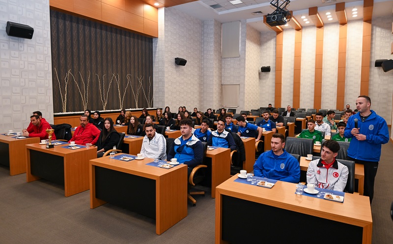 Başarılı sporcular Başkan'ı ziyaret etti