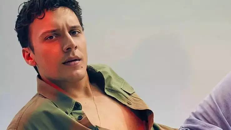 Şarkıcı Edis hakkında yakalama kararı