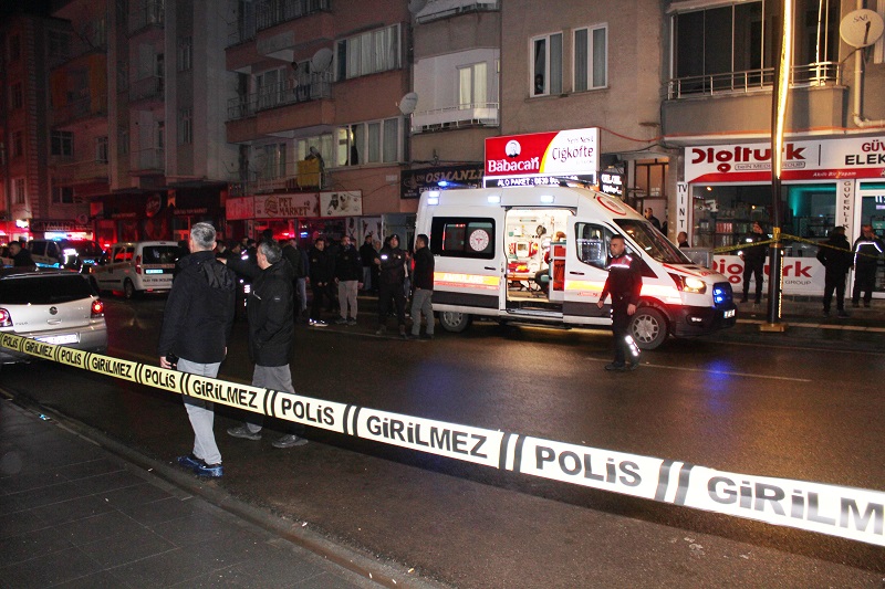 Bir evde 3 kişi ölü bulundu