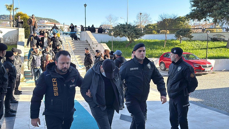 'Sakaraltı Sakarüstü' operasyonunda 8 gözaltı