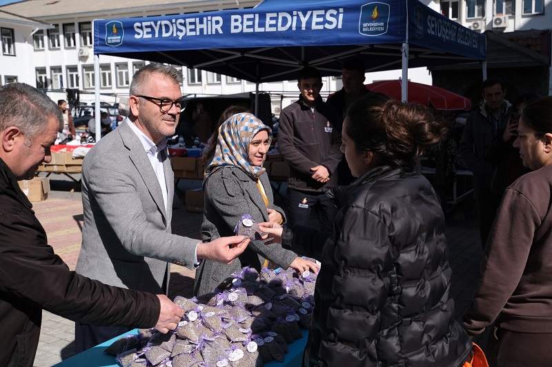 Başkan'dan Kadınlar Günü jesti