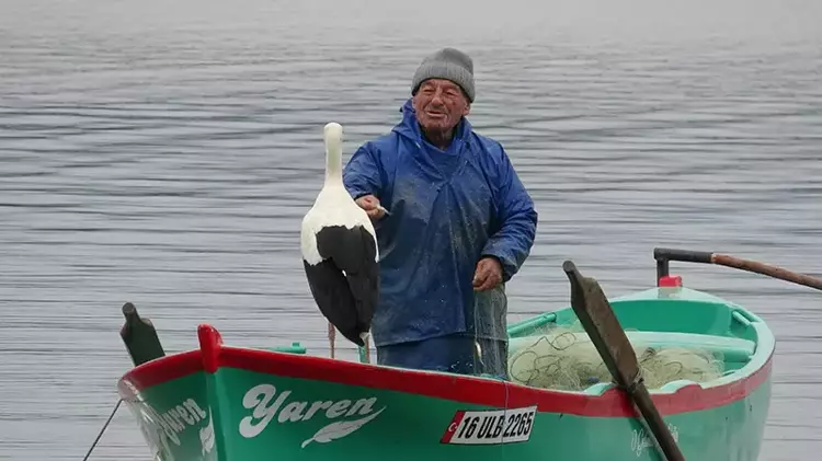 Adem amca Yaren leylekle özlem gideriyor