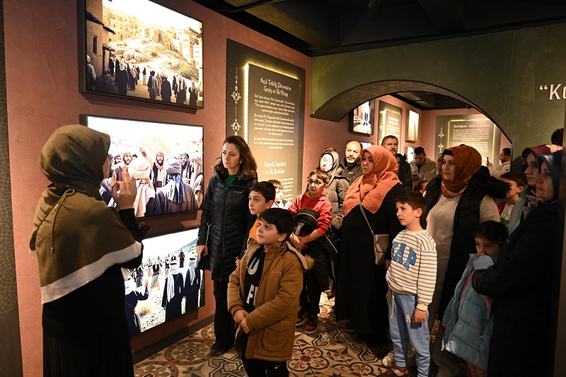 Siyer Sergisi yoğun ilgi görüyor