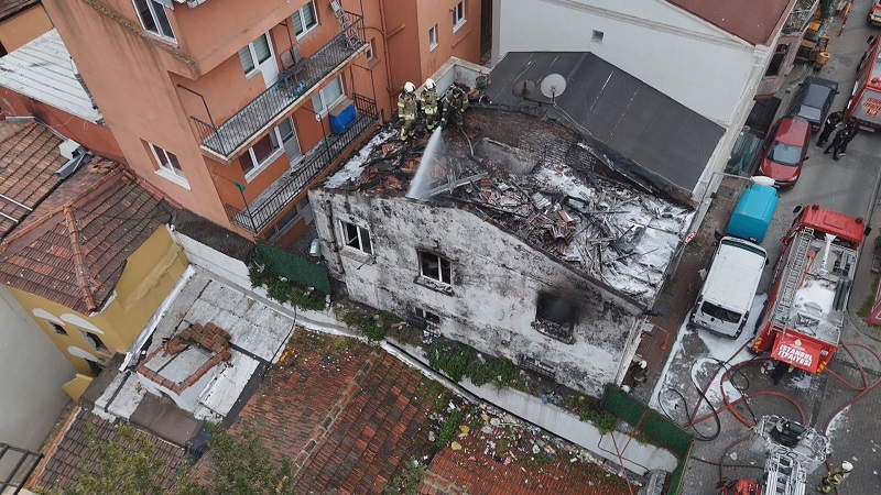 İstanbul'da yangın faciası 1 ölü, 3'ü ağır 6 yaralı