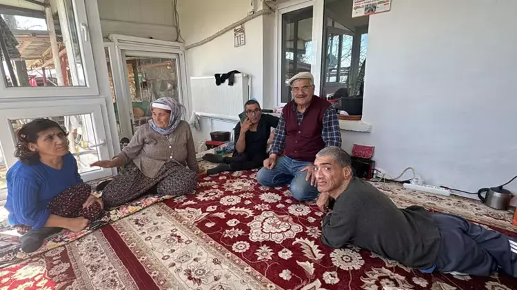 Yaşlı çift 52 yıldır engelli 3 çocuklarına bakıyor