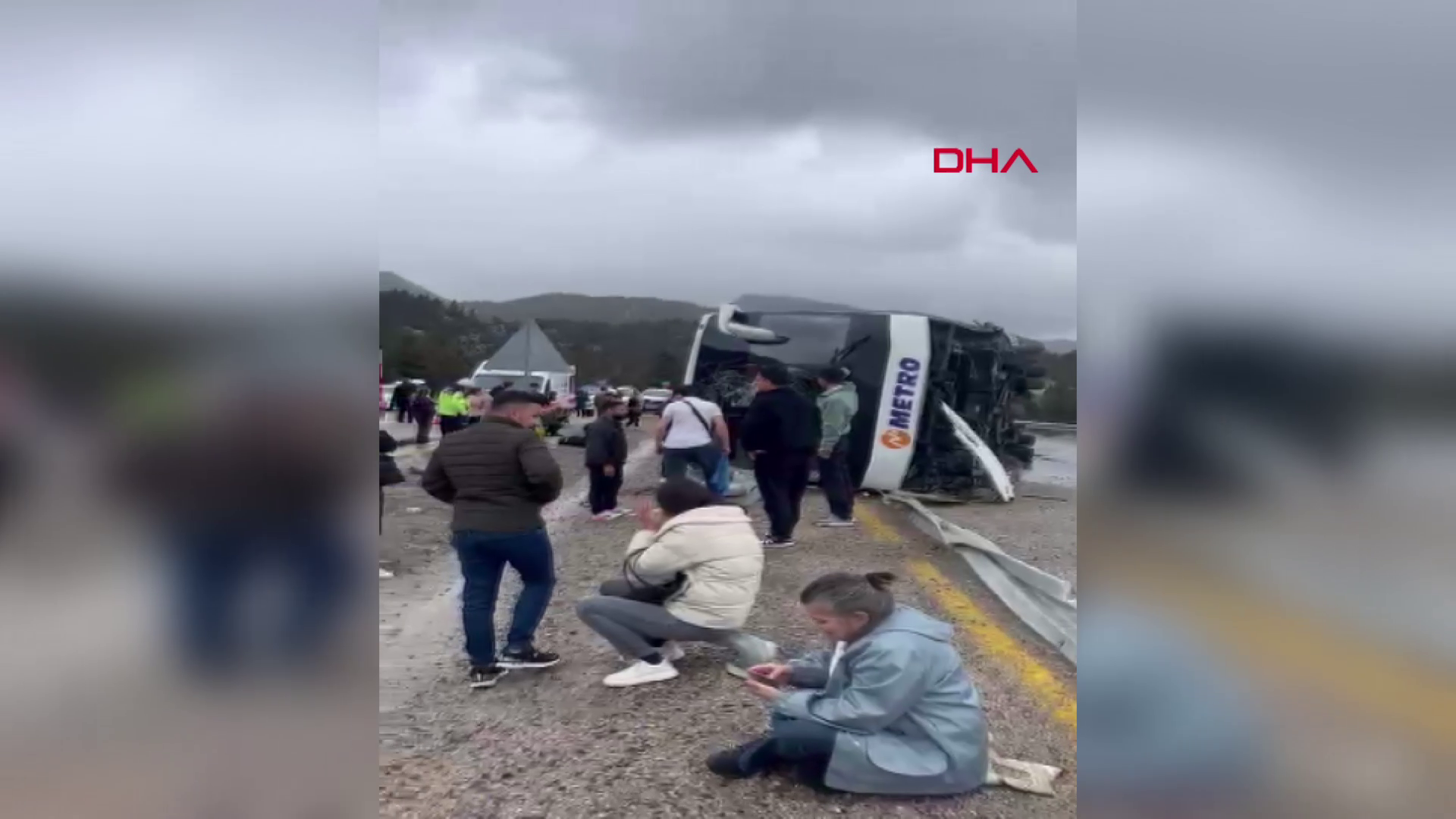 Konya-Antalya yolunda yolcu otobüsü devrildi