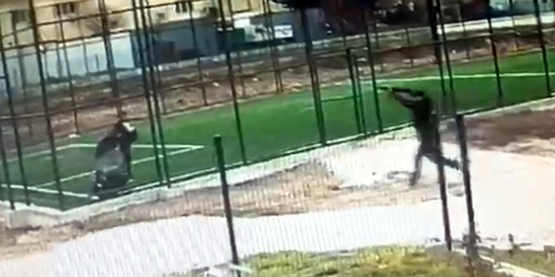 17 yaşındaki çocuk akranını pompalı tüfekle vurdu