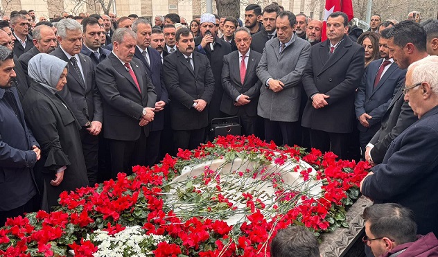 Muhsin Yazıcıoğlu mezarı başında anıldı