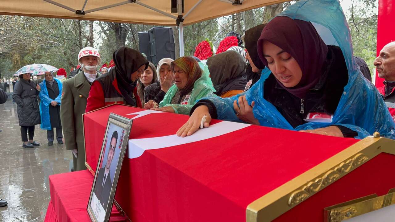Konya şehidini son yolculuğuna uğurladı