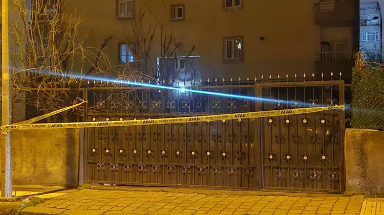 Kolonlarından ses gelen binadaki 51 kişi tahliye edildi