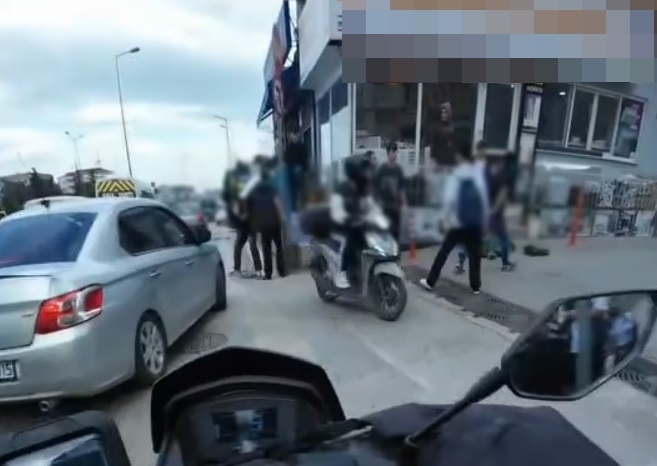 Yan bakma kavgası: 11 yaralı