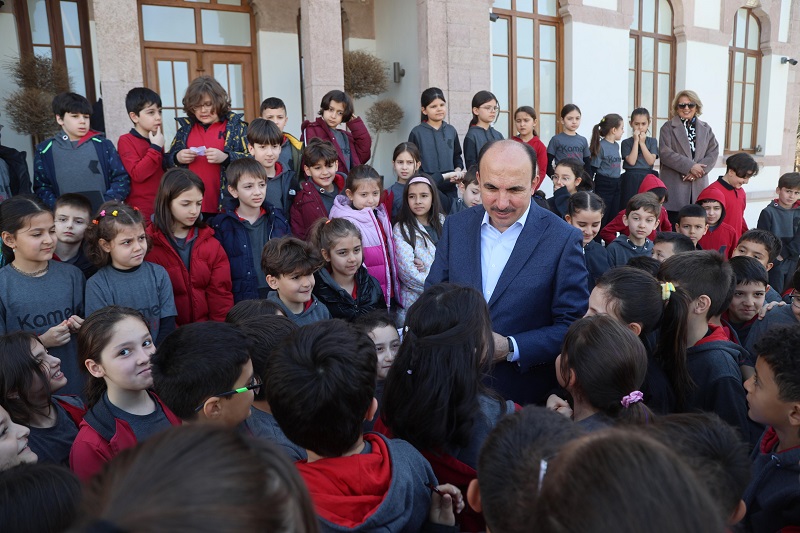 Öğrenciler Taş Binayı ziyaret etti