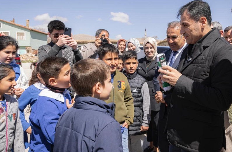 Özgökçen Yunak'ta vatandaşlarla buluştu