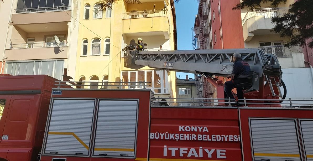 Kapının kilidi bozulunca evde mahsur kaldılar itfaiye imdada yetişti