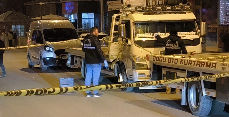 Park halindeki çekiciler kurşunlandı