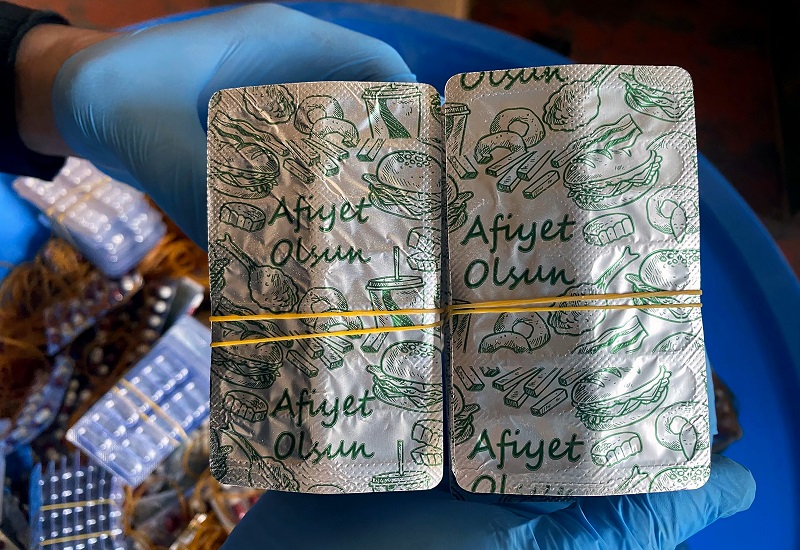 ‘Afiyet olsun’ yazılı folyoyla paketlemişler
