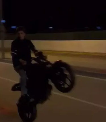 Polis yeleği giyip drift attı