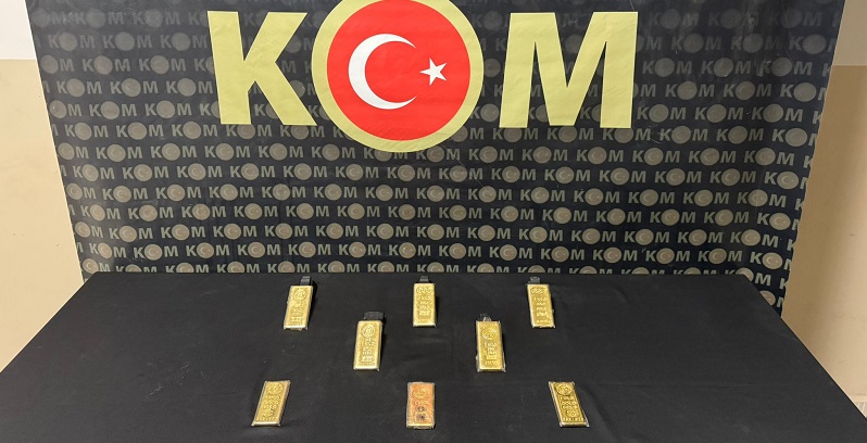 Sırt çantasından 8 kilo kaçak saf altın çıktı