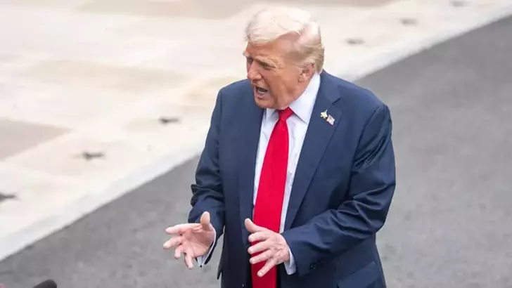 Trump bu kez Papa'ya çattı