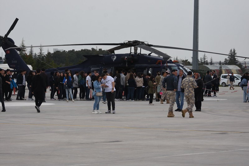 Öğrencilerin Türk Yıldızları heyecanı