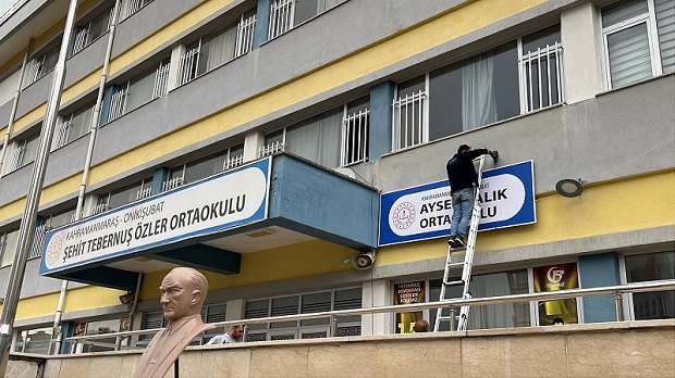 Tabelası yeni binaya asıldı