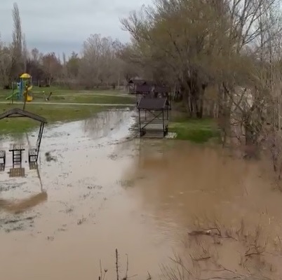 Baraj kapakları açılınca Kızılırmak taştı