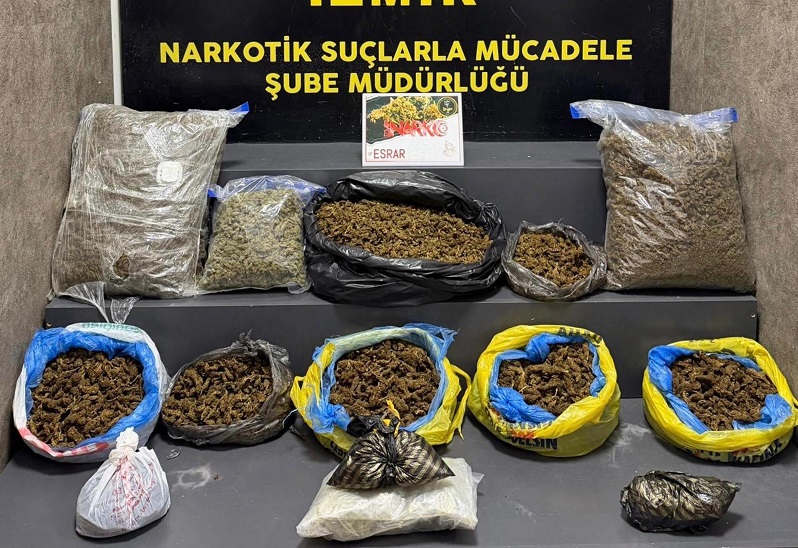 İzmir’de 16,5 kilo skunk ele geçirildi