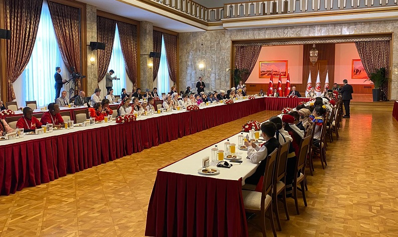 Dünya çocukları TBMM'de