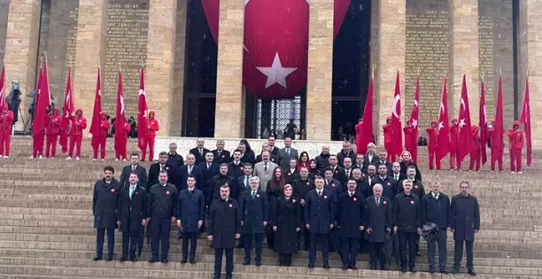 Bakan Tekin, öğrencilerle Anıtkabir'i ziyaret etti