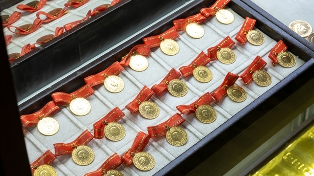 Altın yön arayışında