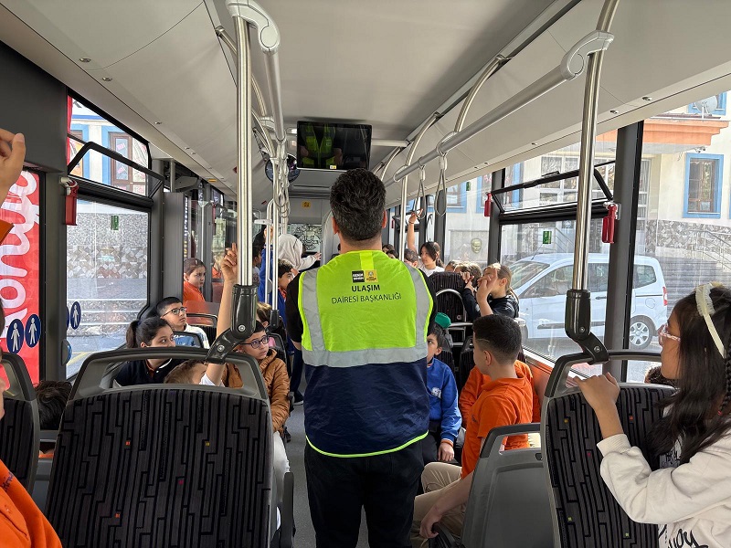 Konya'da "Nezaket Otobüsü" uygulaması sürüyor