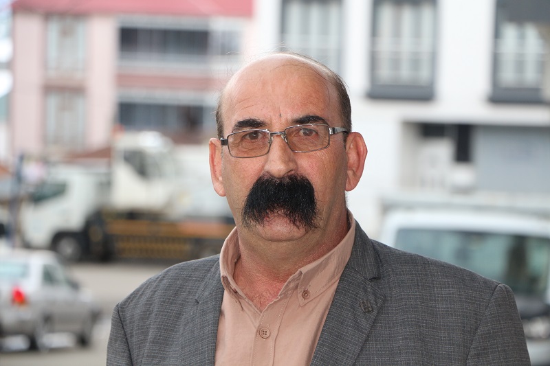 Bıyıklarıyla gündem oldu