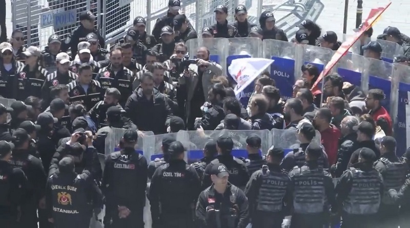 Taksim'de izinsiz gösteriye polis müdahale etti